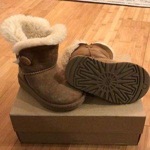 UGG chestnut bailey button TODDLER size 8